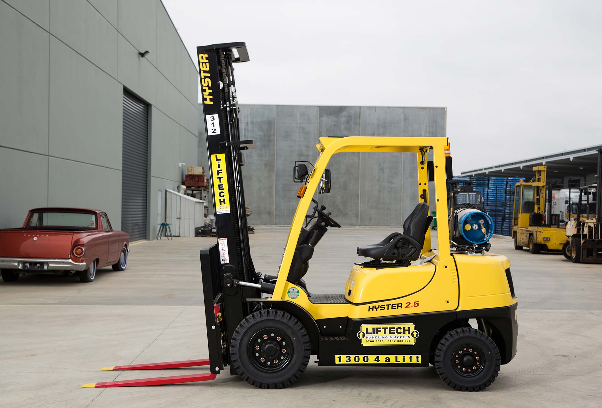 2.5 Tonne Tall Mast Forklift Hire