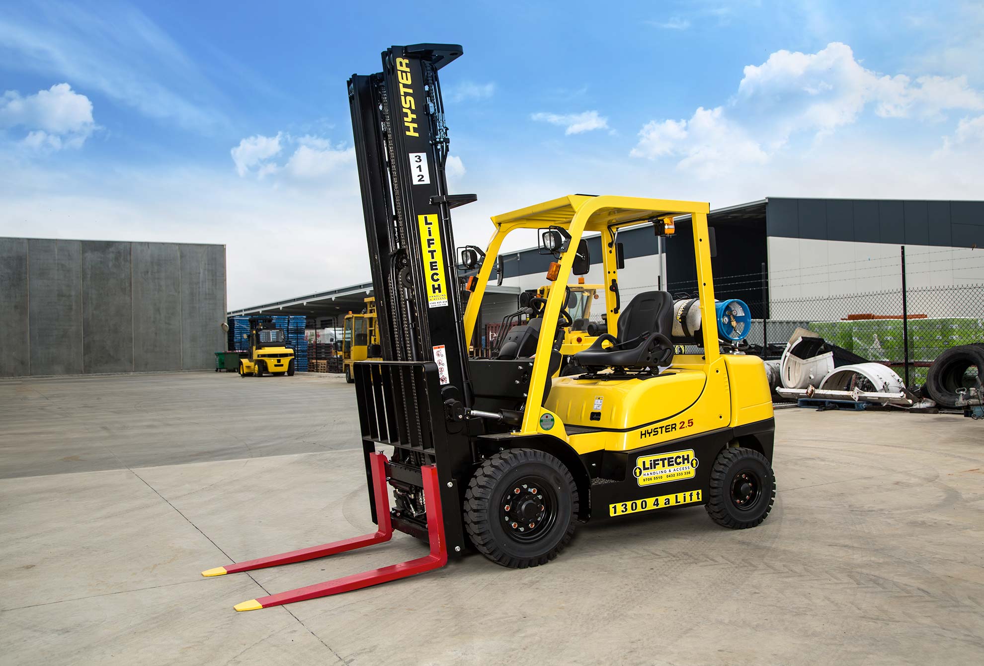 2.5 Tonne Tall Mast Forklift Rental