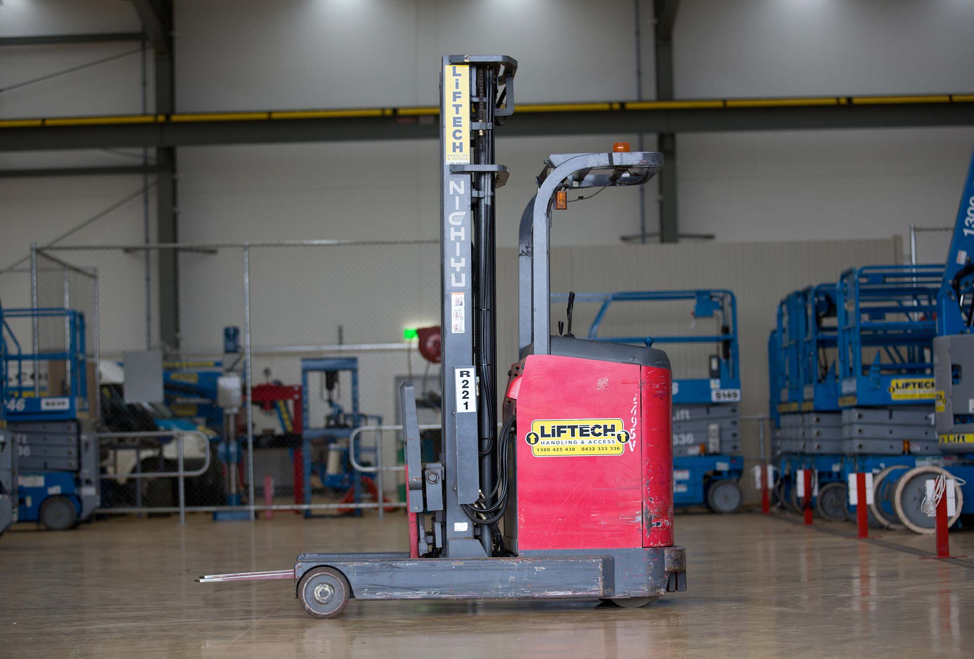 1.2 electric reach forklift