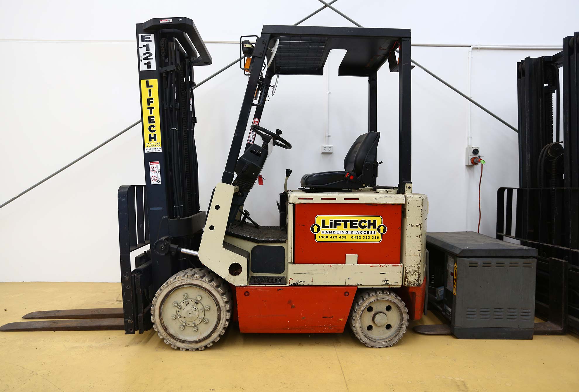 2.5 Counter Balance Forklift for Rental in Melbourne