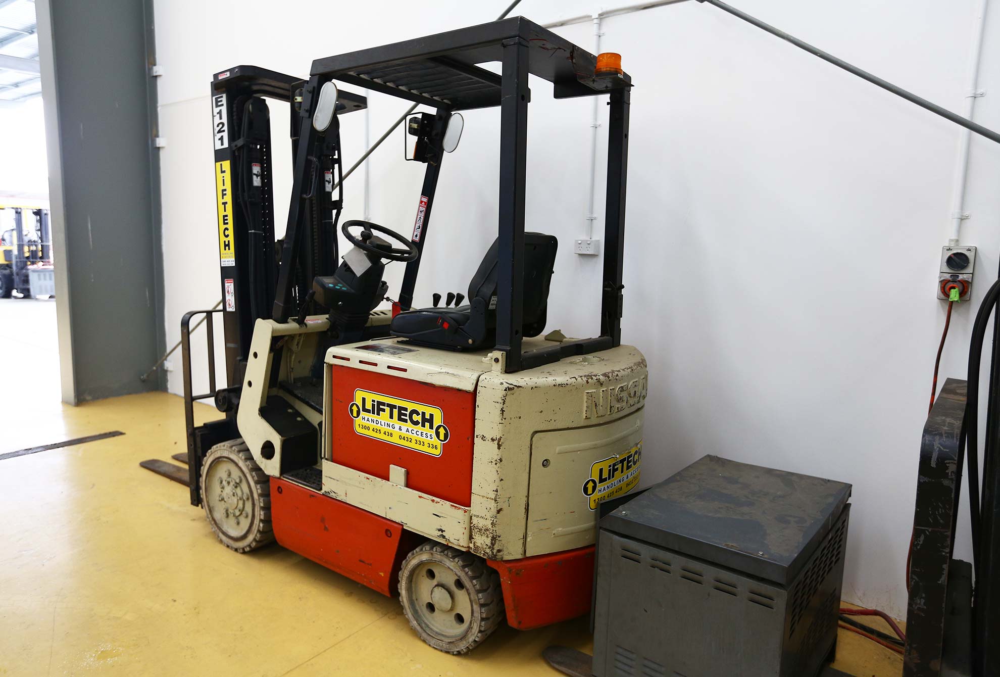 2.5 Counter Balance Electric Forklift