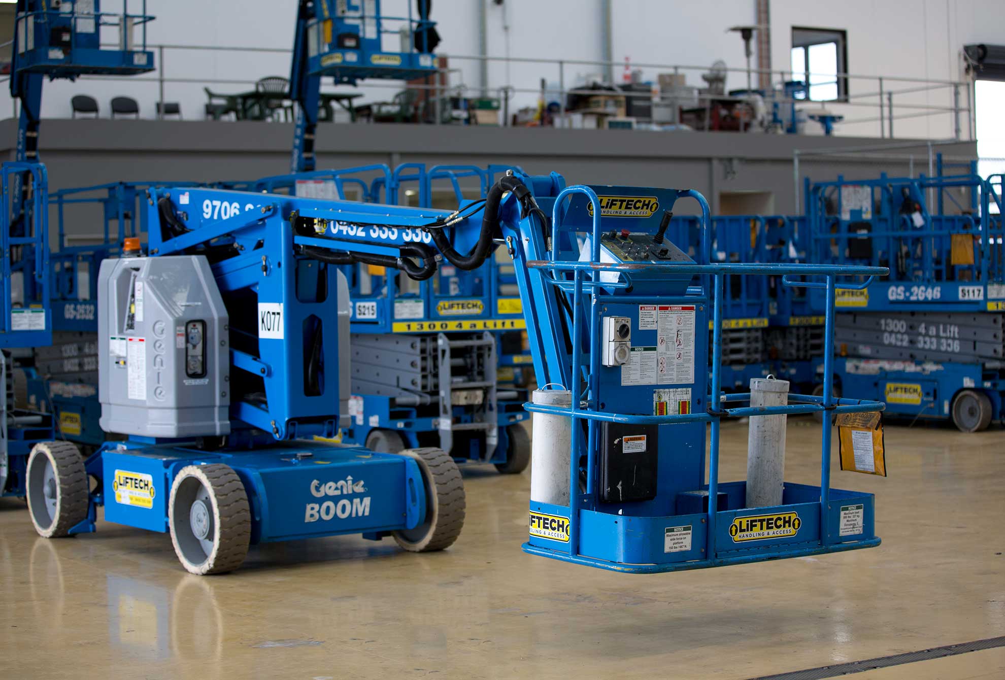 horizontal reach knuckle boom lift