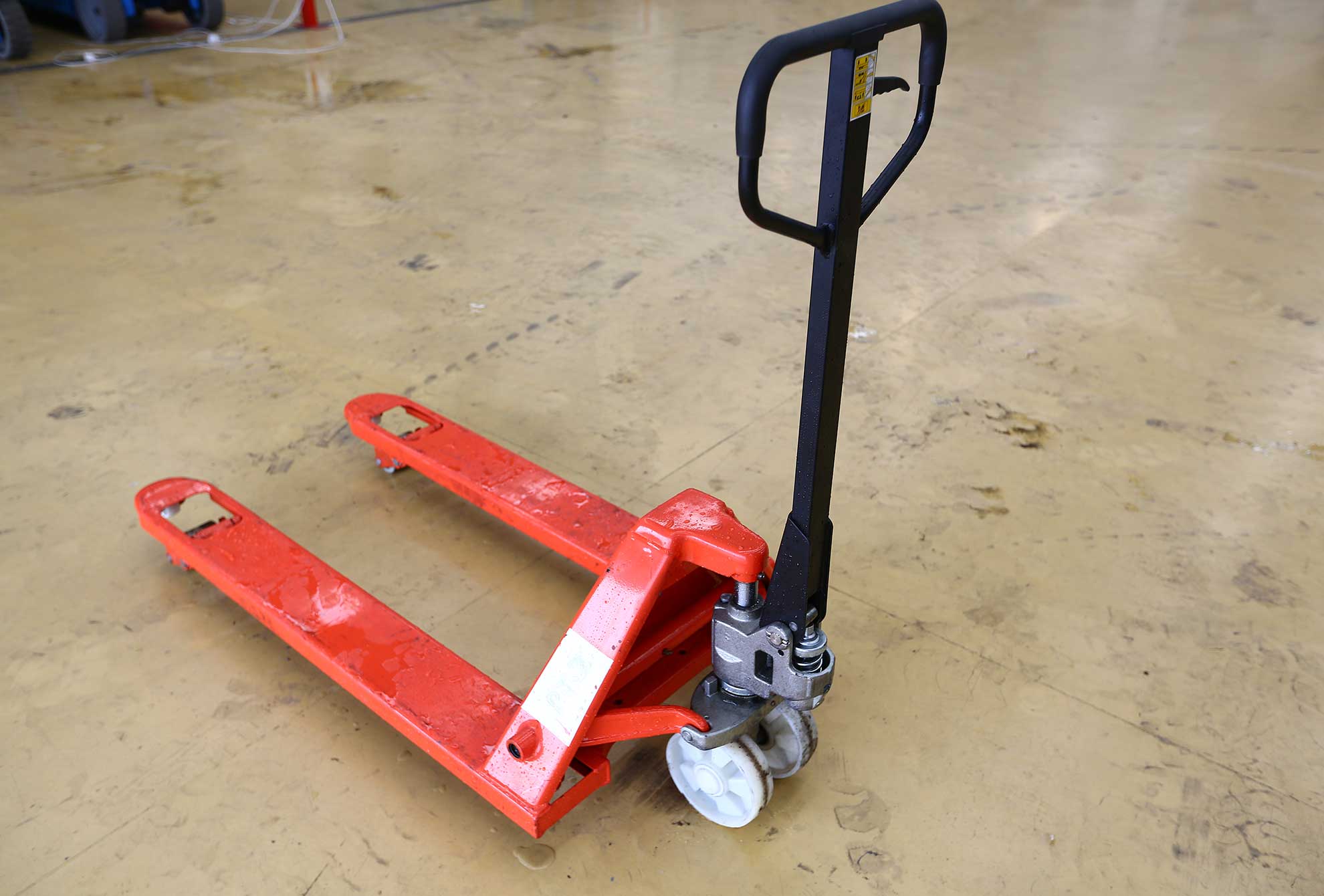 Liftech’s manual pallet jacks