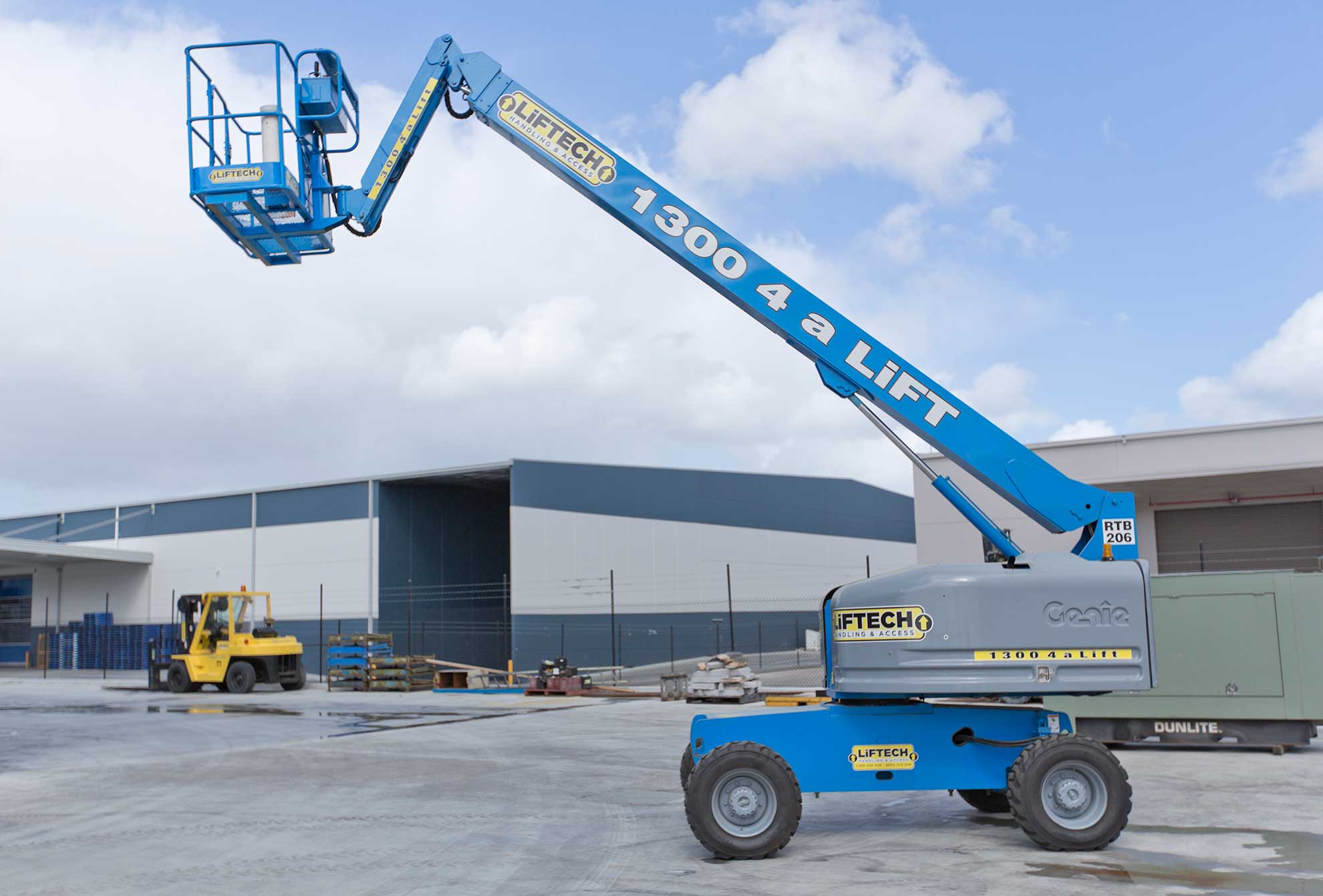 14m RT Straight Boom Lift for Hire